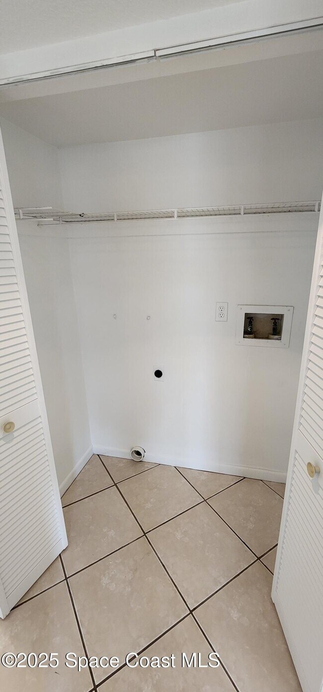 Building Photo - 100 Canebreakers Dr