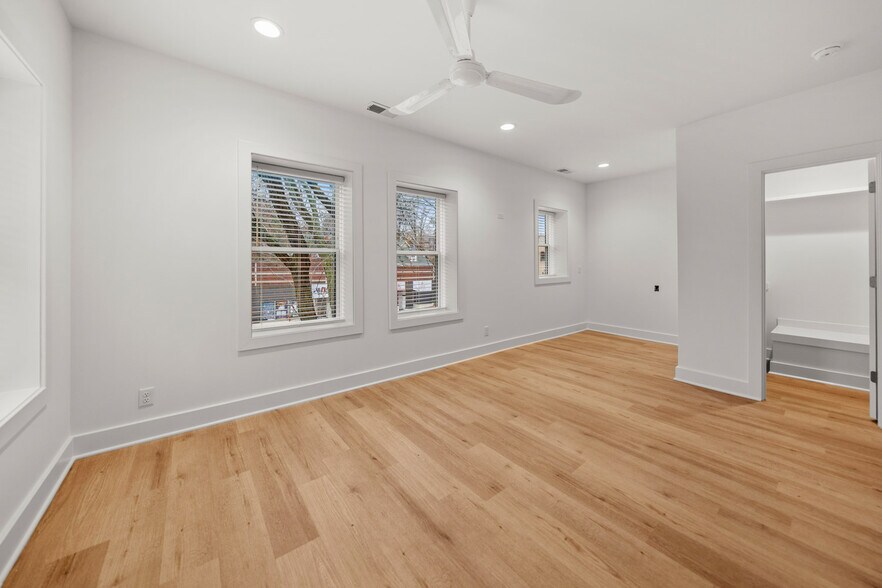 Building Photo - 4245 Troost Ave