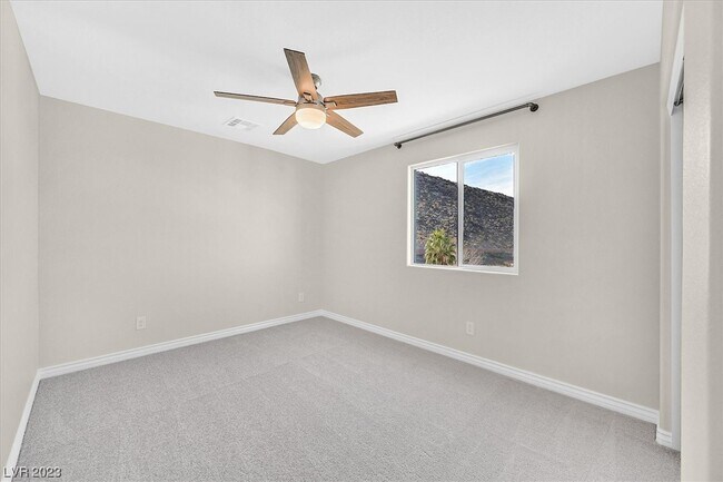 Building Photo - 372 Rosefinch St
