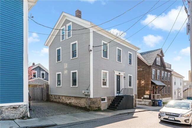 Primary Photo - 23 Holland St