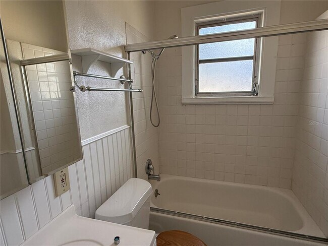 Building Photo - 4666 Iris St N