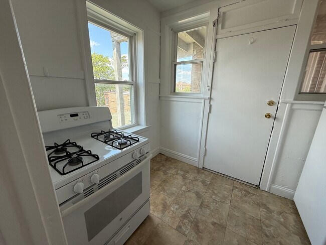 Building Photo - 5912 W 26th St