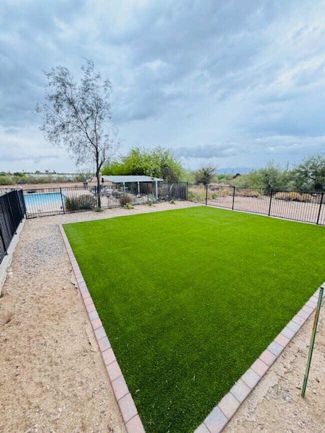 Building Photo - Sunnyslope Apartments