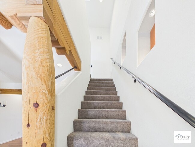 Building Photo - Two Level Townhouse Available February 1, 2026