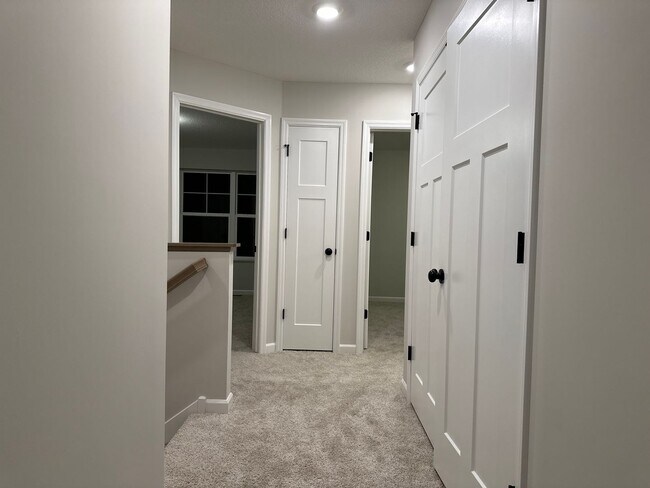 Building Photo - Rare Rogers 3 bed brand new town house for lease!!!