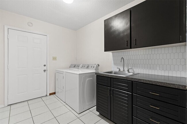 Building Photo - 16208 Armistead Ln