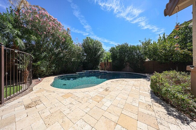 Building Photo - 2744 E Donato Dr