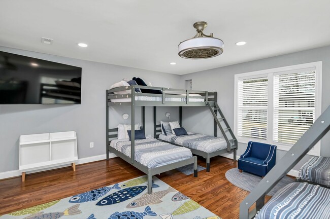 Building Photo - Fully Furnished Mid Term Lease