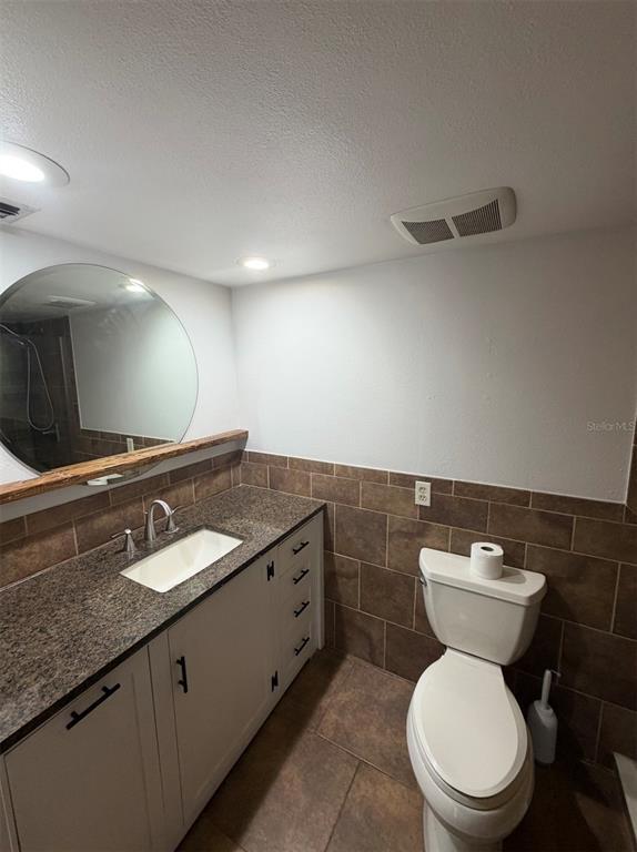 Building Photo - 211 Crown Oaks Way