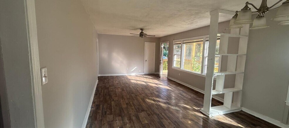 Building Photo - 314 Clubview Dr