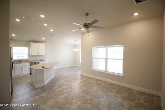 Building Photo - 2541 Pinwherry St