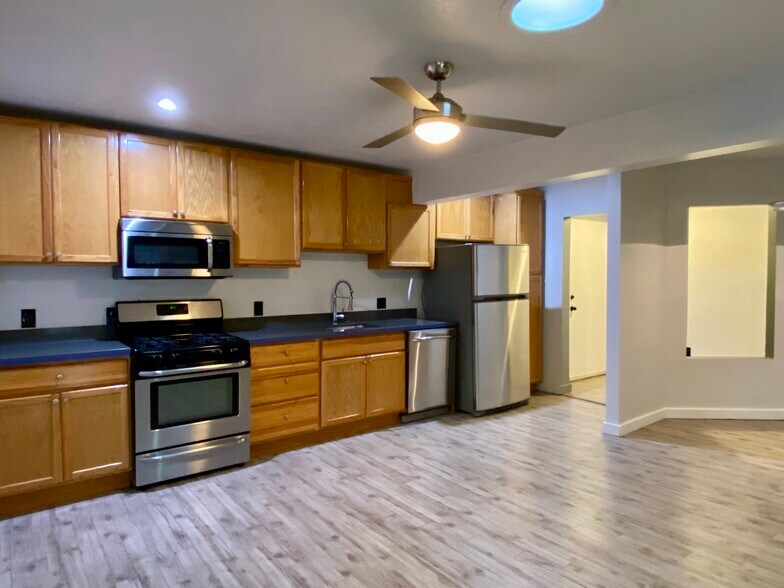 Building Photo - 1043 Sanborn Ave