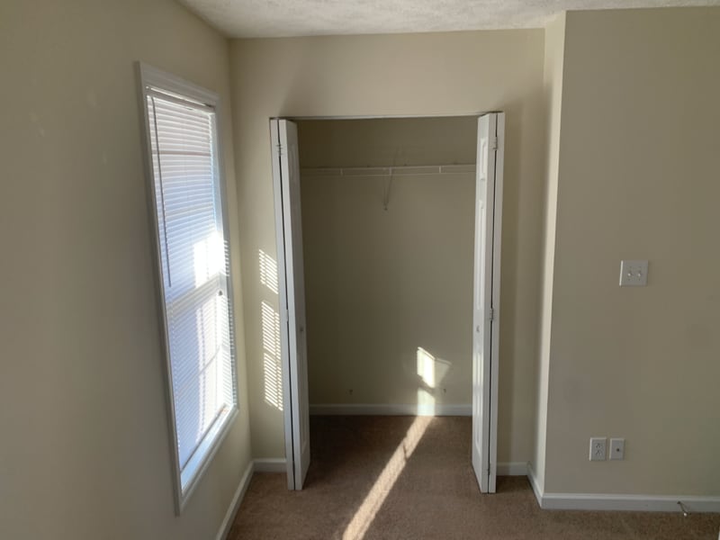 Building Photo - 14 Lake Village Ct