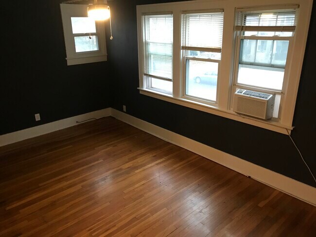 Building Photo - 487 Withington St