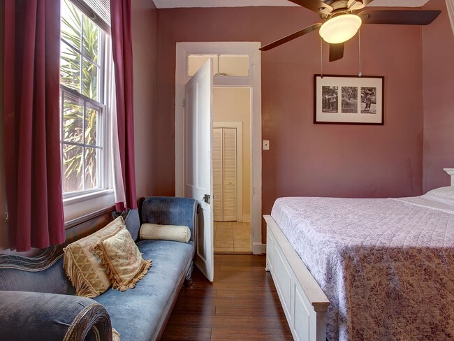 Building Photo - 617 Lyons St