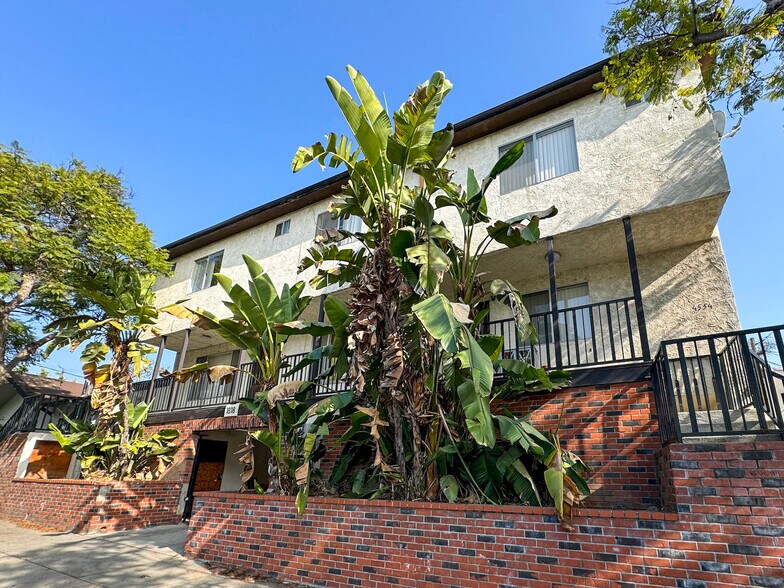 Building Photo - 4554 Russell Ave