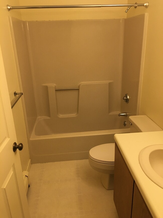 Building Photo - 11A Evergreen Dr