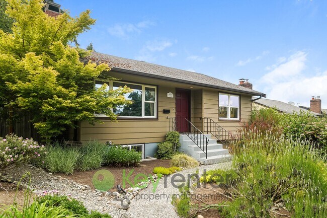 Building Photo - Your West Seattle Retreat – Hot Tub, Firep...