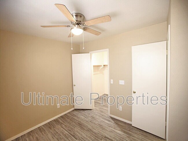 Building Photo - 9903 N 77th Ave
