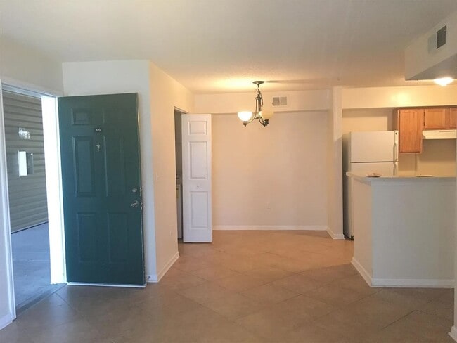 Building Photo - Perfect 2 bed/ 2bath located in Destin