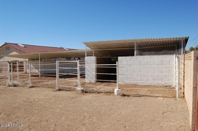 Building Photo - 2640 E Captain Dreyfus Ave