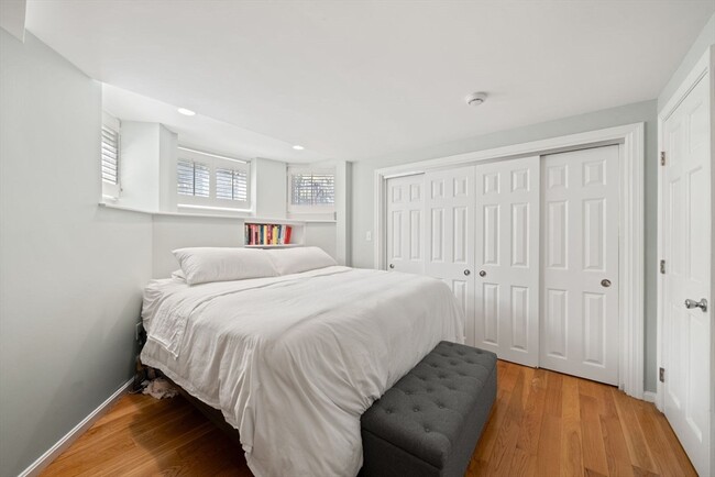 Building Photo - 351 Marlborough St