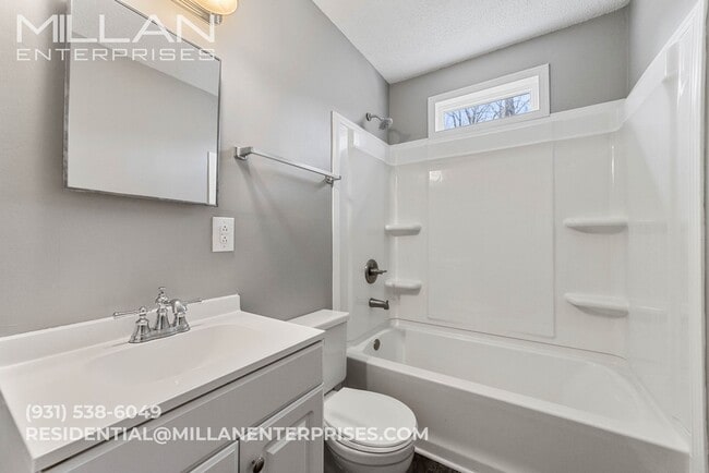 Building Photo - Great Location with Easy Access to Fort Campbell & Downtown