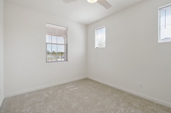 Building Photo - 21283 E Swan Dr