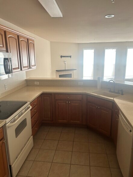 Building Photo - 7712 Yacht Club Dr