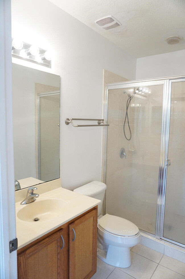 Building Photo - 883 Millbrae Ct