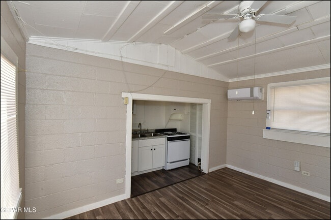 Building Photo - 3519 Douglas Ave