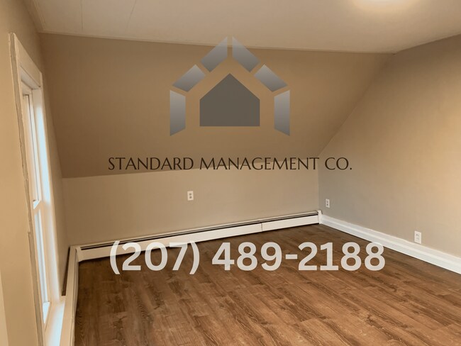 Building Photo - 28 Oak St