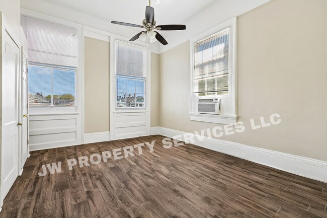 Building Photo - 2332 Ursulines Ave