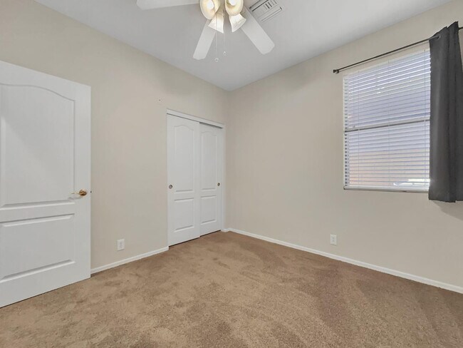 Building Photo - 261 N Nash Way