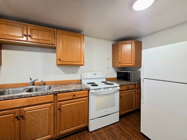 Building Photo - 1121 Monitor Ave