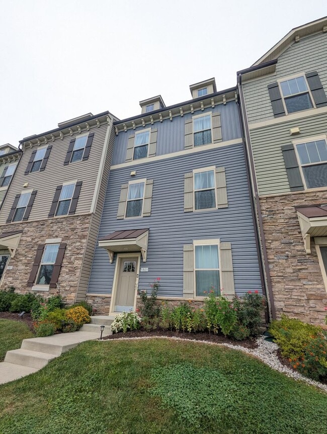 Building Photo - 5803 Garden Walk Dr