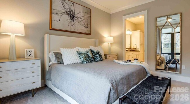 Building Photo - 2426 Vail Ave