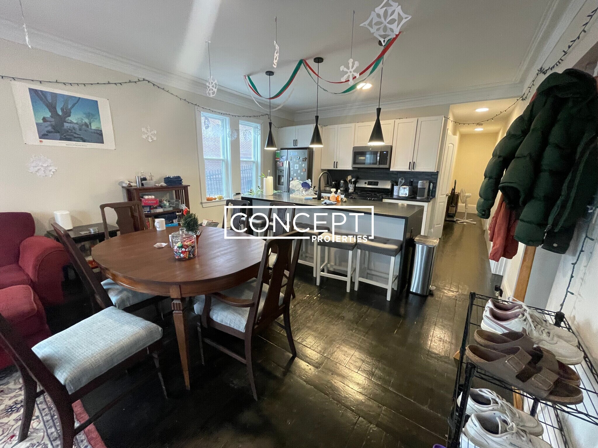 Building Photo - 839 Parker St