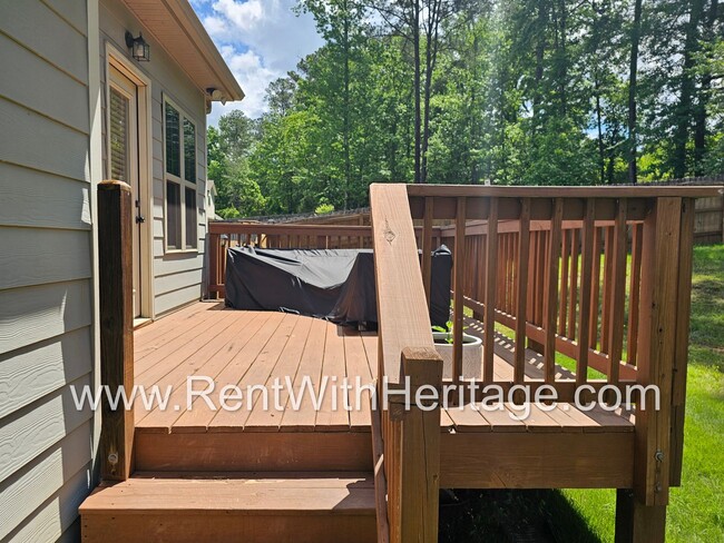 Building Photo - Gorgeous 3 bd / 2 bath / Attention to Deta...