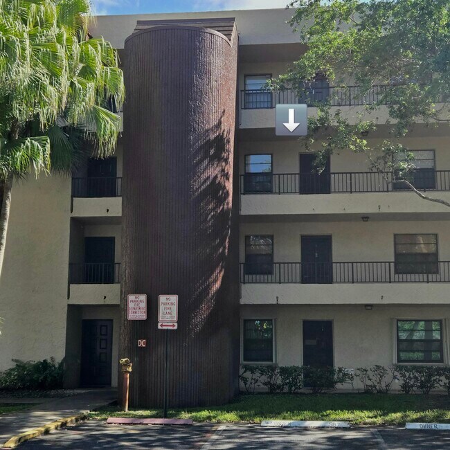 Building Photo - 10501 W Broward Blvd