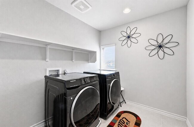 Building Photo - 294 Thornless Cir