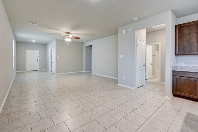 Building Photo - 40735 Gate Ridge Dr