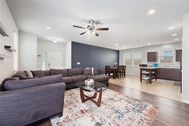 Building Photo - 213 Sambar Dr