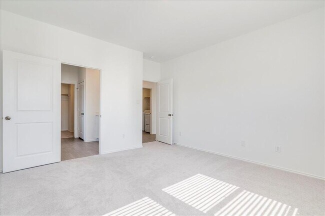 Building Photo - 238 Dreyer