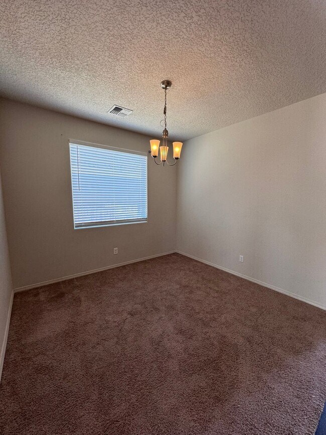 Building Photo - 4 bed home available now!