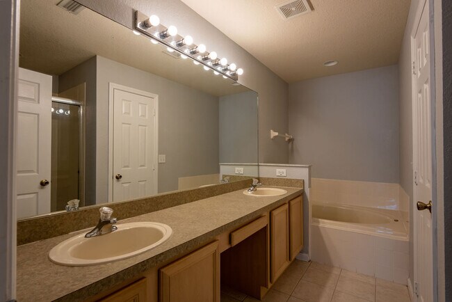 Building Photo - 3212 Holderness Dr