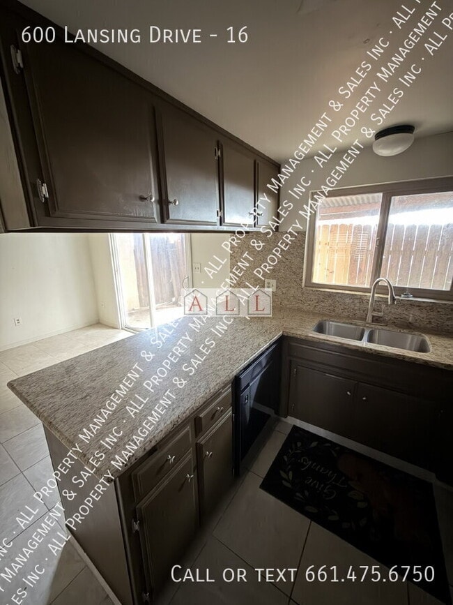 Building Photo - 600 Lansing Dr