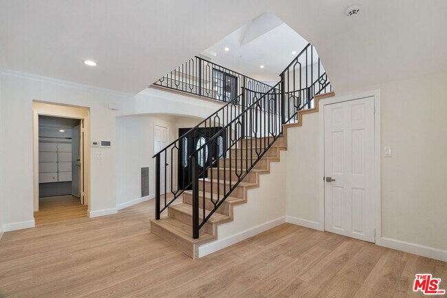Building Photo - 6143 Lake Lindero Dr