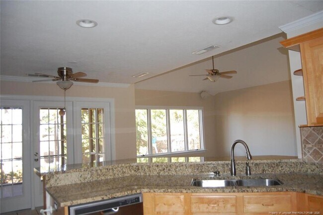 Building Photo - 1165 Greenbriar Dr