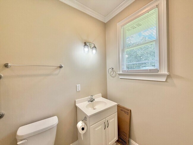 Building Photo - Newly Remodeled Ranch-Style 4BD, 3.5BA Ral...
